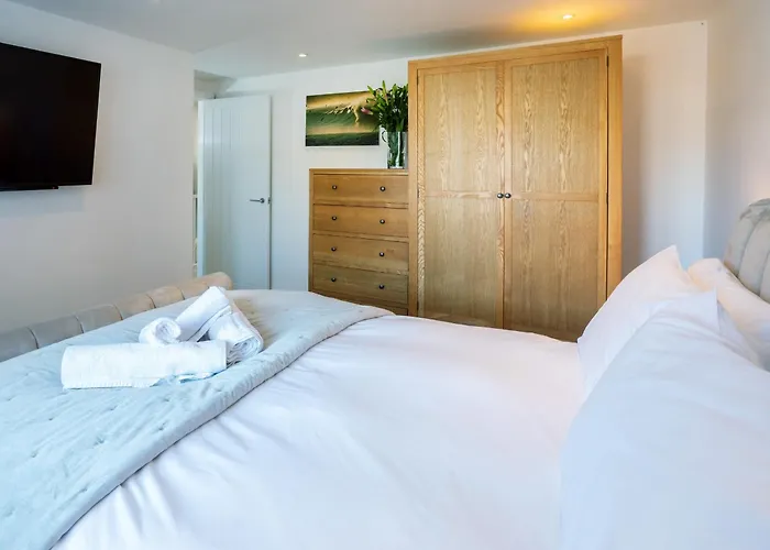 New Detached 3 Bed Luxe House On Exclusive Private Estate Close To Coast . Sleeps 6