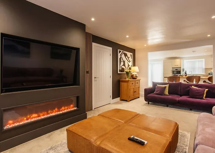 New Detached 3 Bed Luxe House On Exclusive Private Estate Close To Coast . Sleeps 6