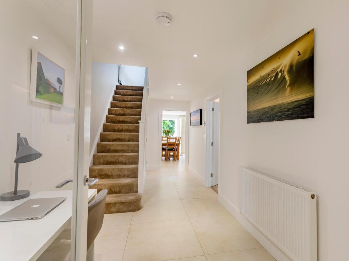 New Detached 3 Bed Luxe House On Exclusive Private Estate Close To Coast . Sleeps 6 *