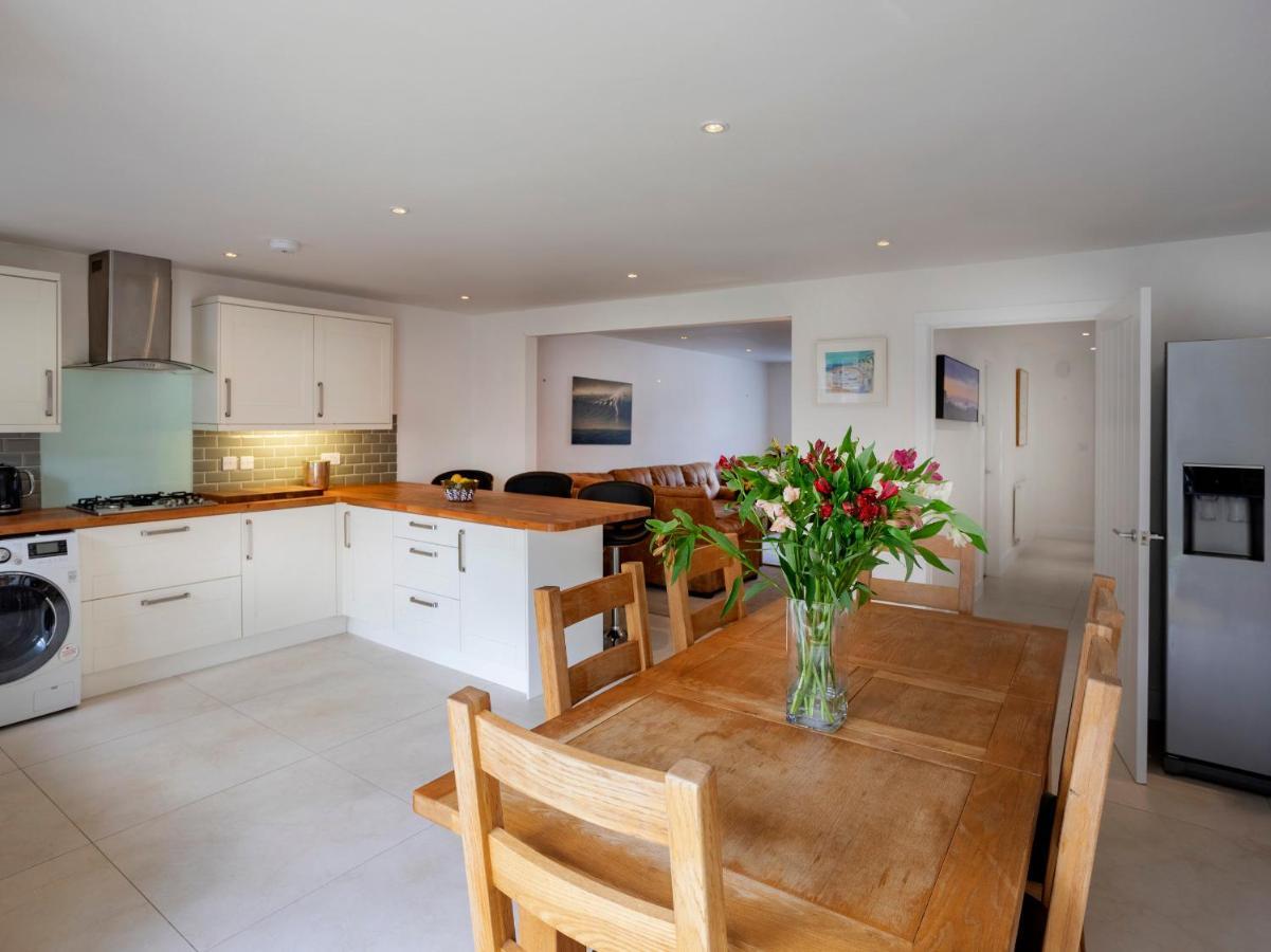 New Detached 3 Bed Luxe House On Exclusive Private Estate Close To Coast . Sleeps 6 *