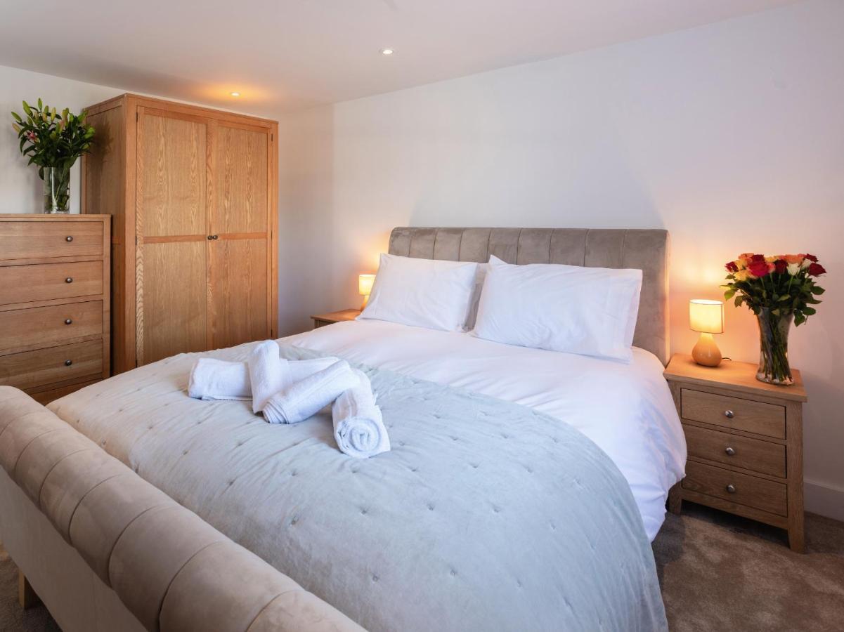 New Detached 3 Bed Luxe House On Exclusive Private Estate Close To Coast . Sleeps 6 *