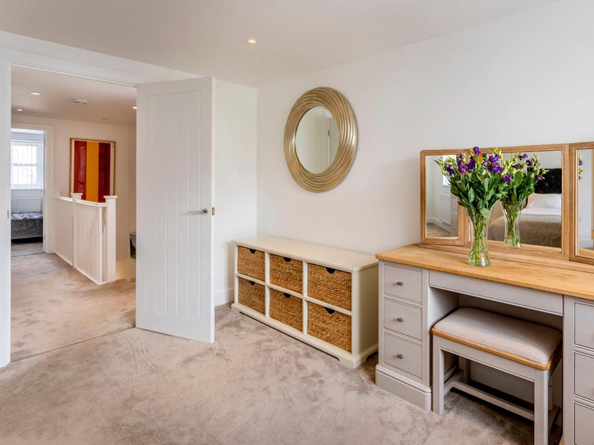 New Detached 3 Bed Luxe House On Exclusive Private Estate Close To Coast . Sleeps 6 Newlyn