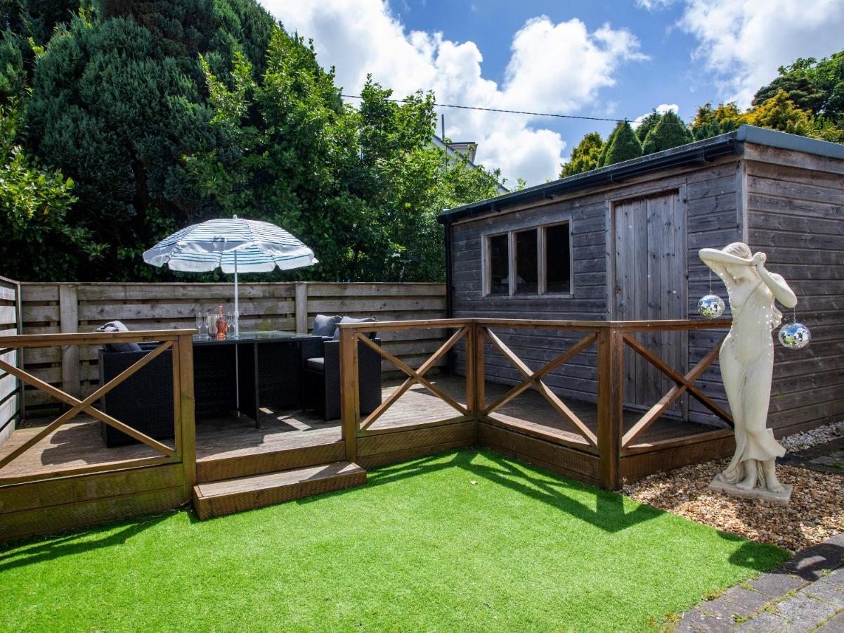 New Detached 3 Bed Luxe House On Exclusive Private Estate Close To Coast . Sleeps 6