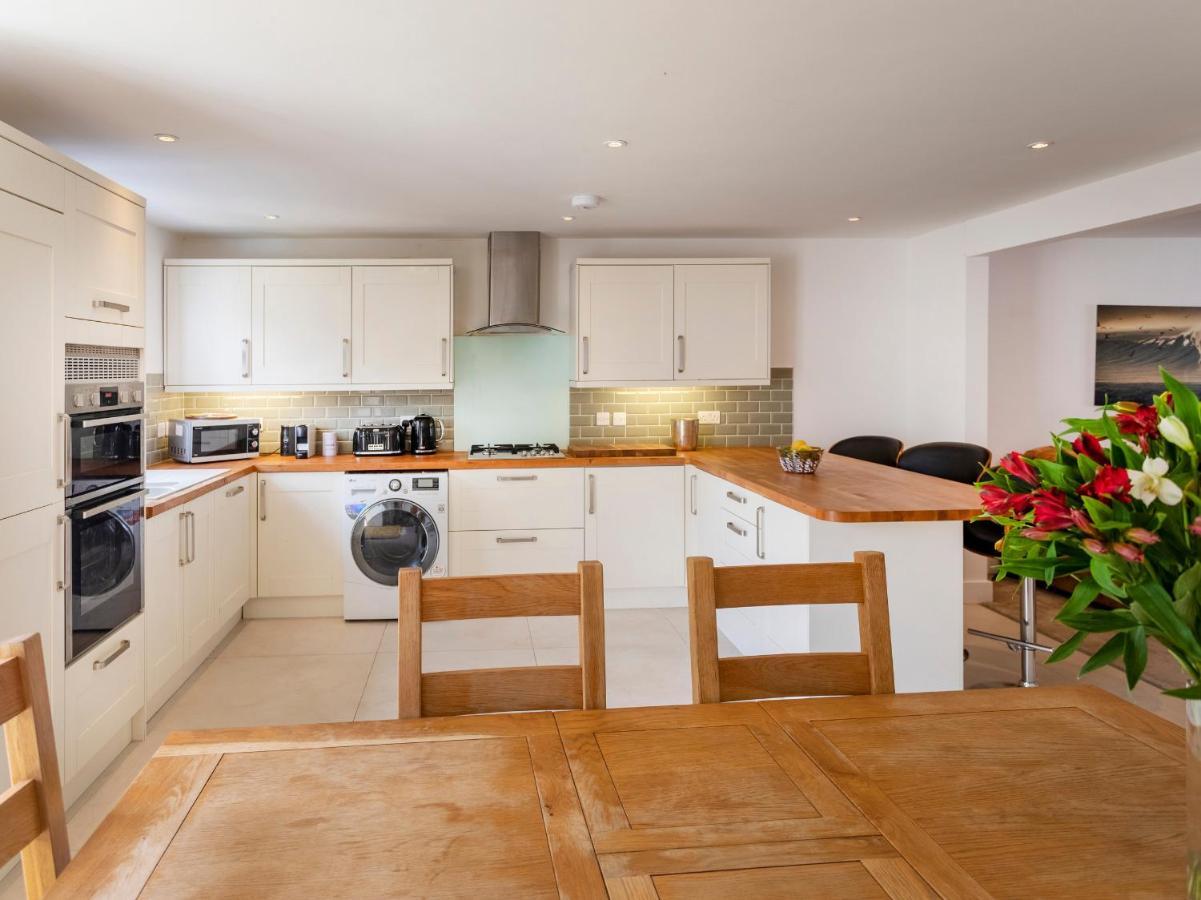 New Detached 3 Bed Luxe House On Exclusive Private Estate Close To Coast . Sleeps 6 Newlyn