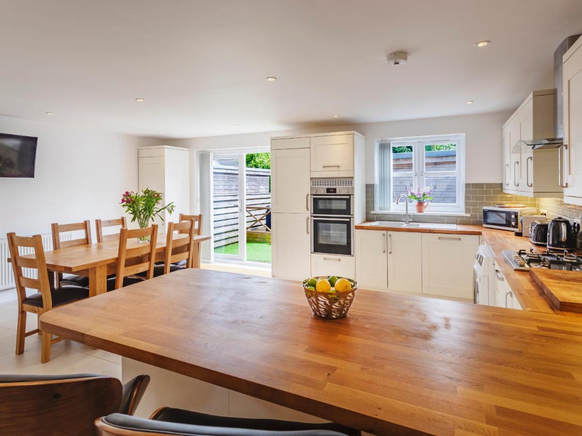 New Detached 3 Bed Luxe House On Exclusive Private Estate Close To Coast . Sleeps 6 Holiday home *