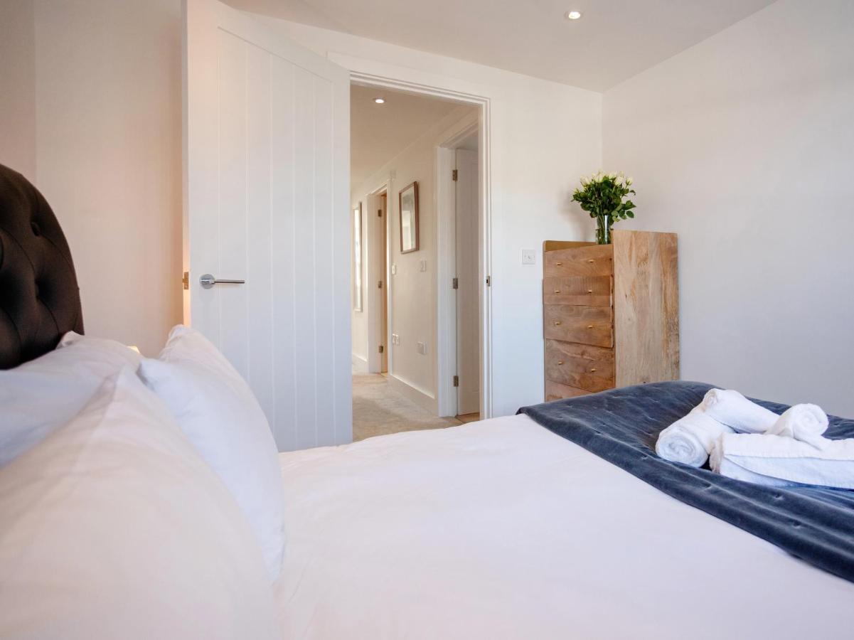 New Detached 3 Bed Luxe House On Exclusive Private Estate Close To Coast . Sleeps 6 Newlyn