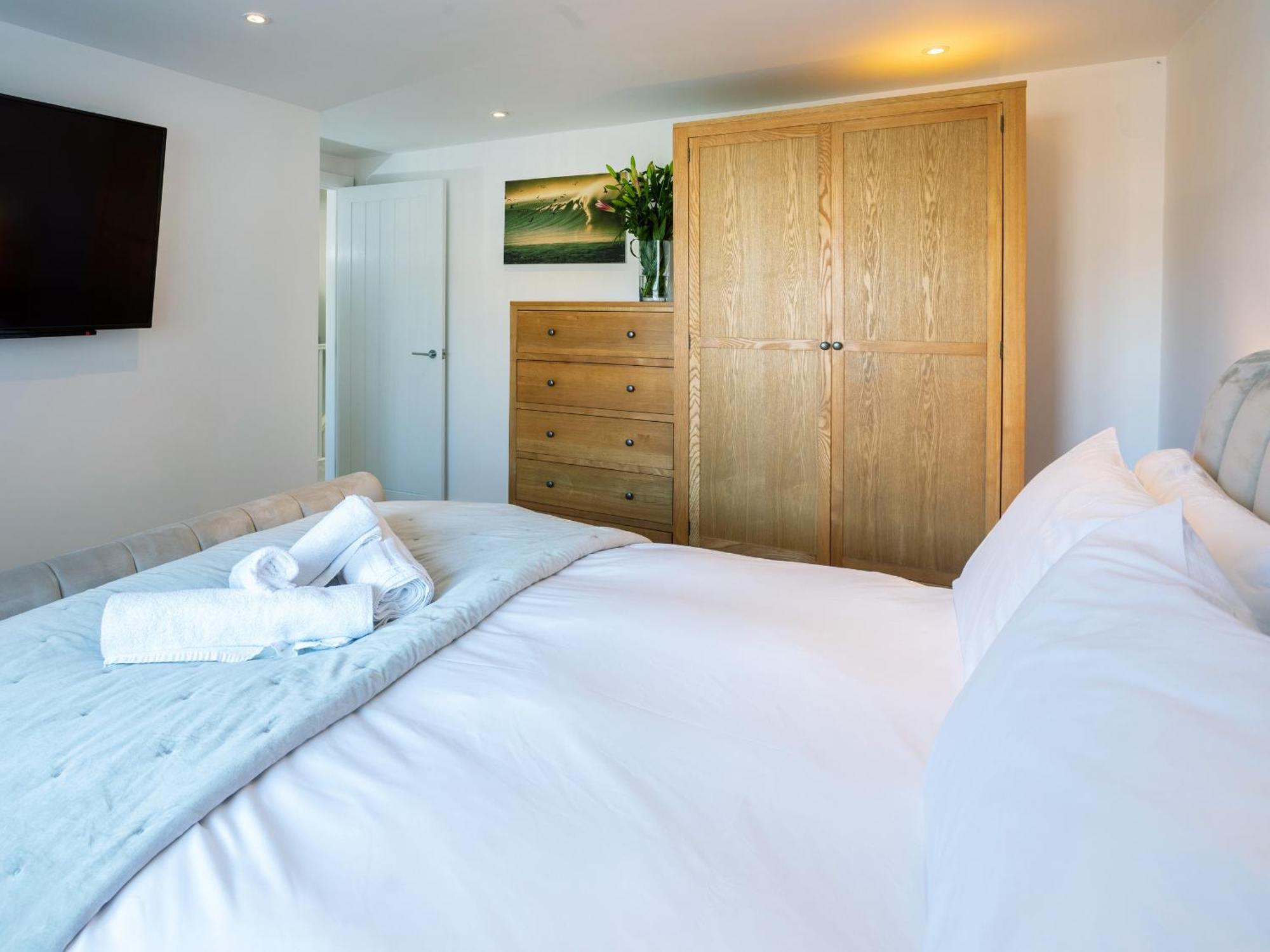 New Detached 3 Bed Luxe House On Exclusive Private Estate Close To Coast . Sleeps 6 Holiday home Newlyn