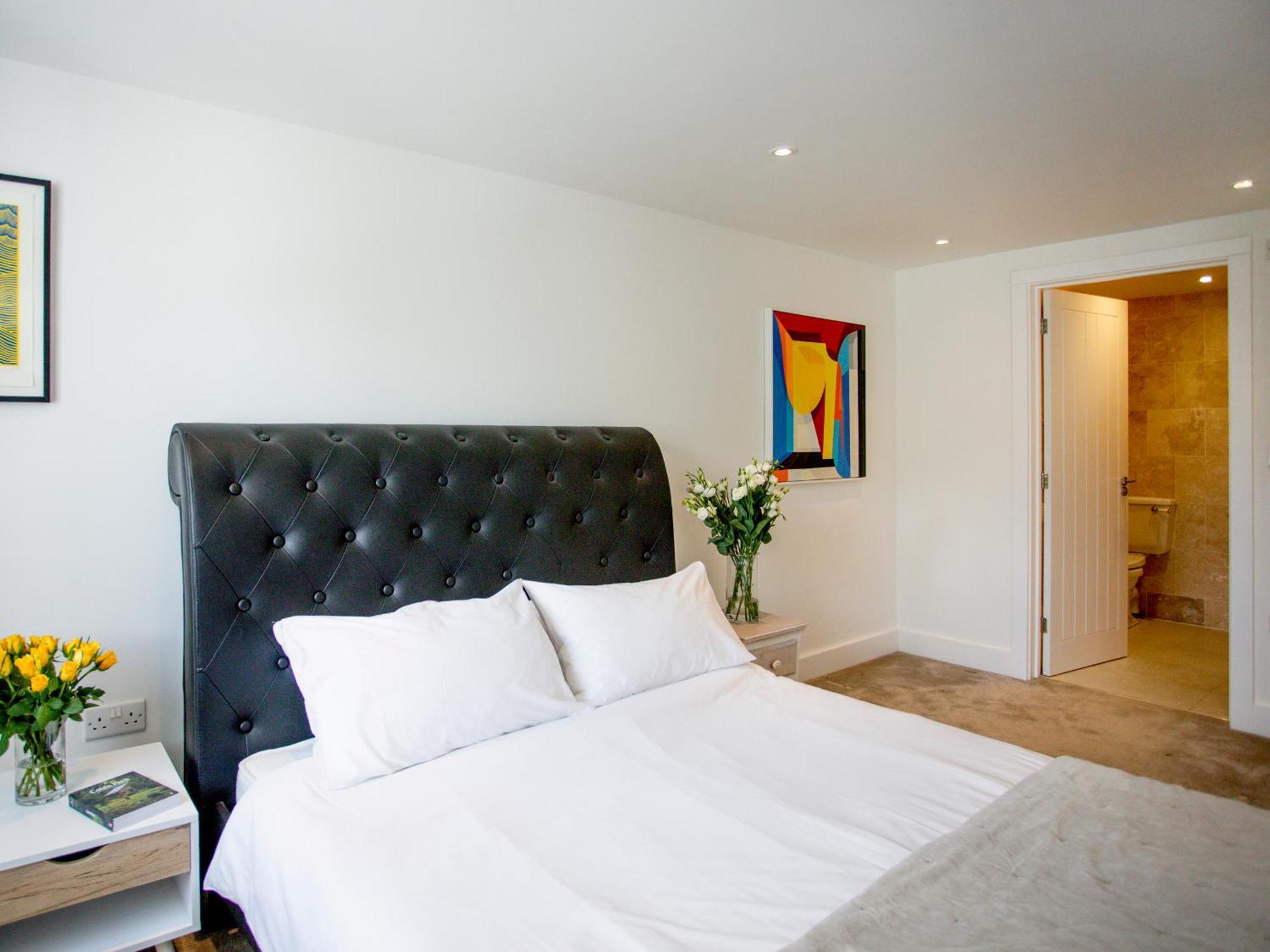 New Detached 3 Bed Luxe House On Exclusive Private Estate Close To Coast . Sleeps 6