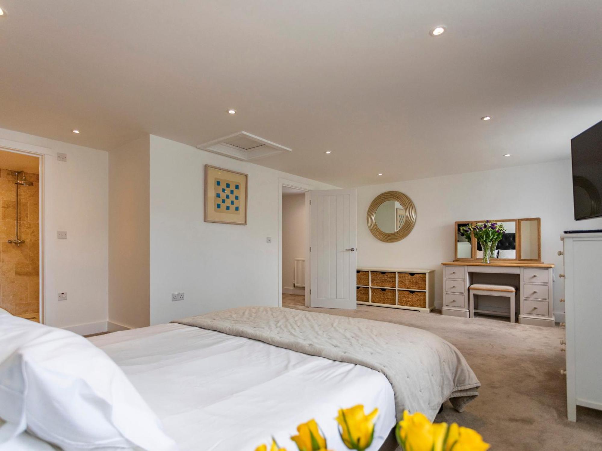 New Detached 3 Bed Luxe House On Exclusive Private Estate Close To Coast . Sleeps 6 Newlyn
