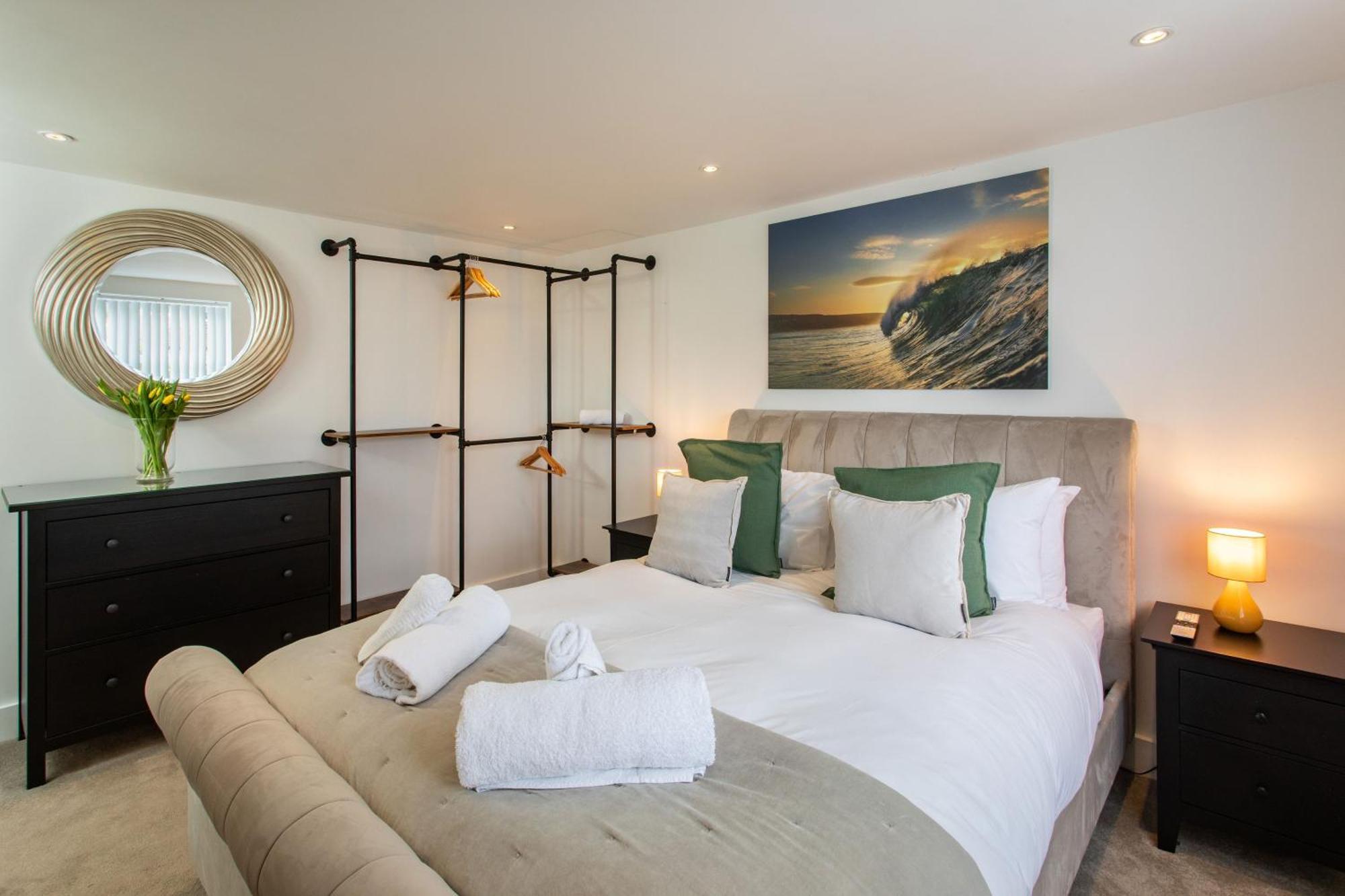 New Detached 3 Bed Luxe House On Exclusive Private Estate Close To Coast . Sleeps 6 Holiday home