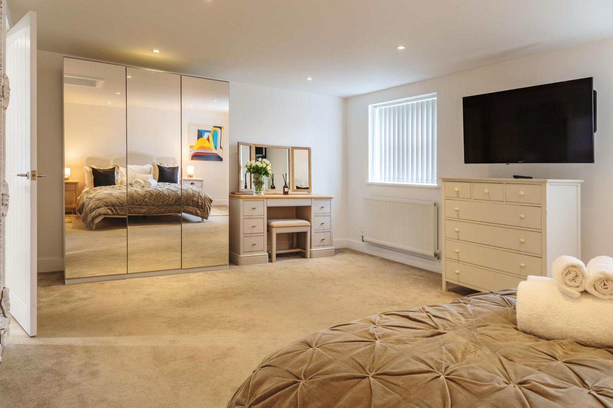 New Detached 3 Bed Luxe House On Exclusive Private Estate Close To Coast . Sleeps 6 Holiday home Newlyn
