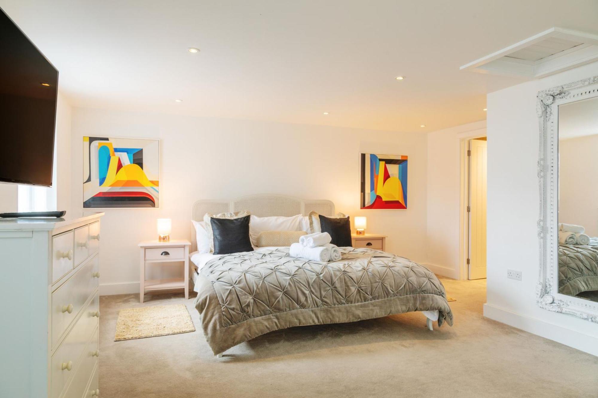 New Detached 3 Bed Luxe House On Exclusive Private Estate Close To Coast . Sleeps 6 *