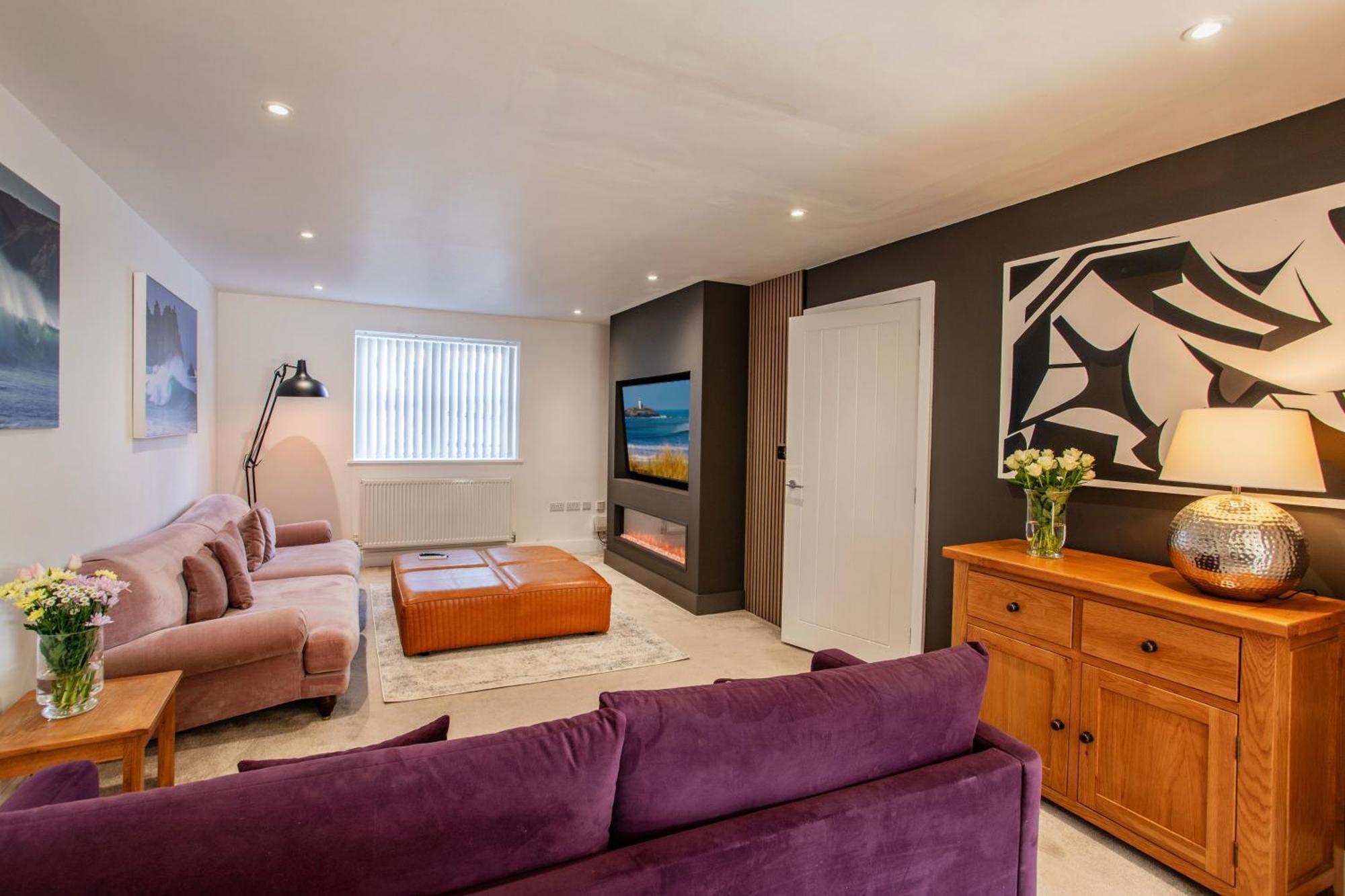 New Detached 3 Bed Luxe House On Exclusive Private Estate Close To Coast . Sleeps 6